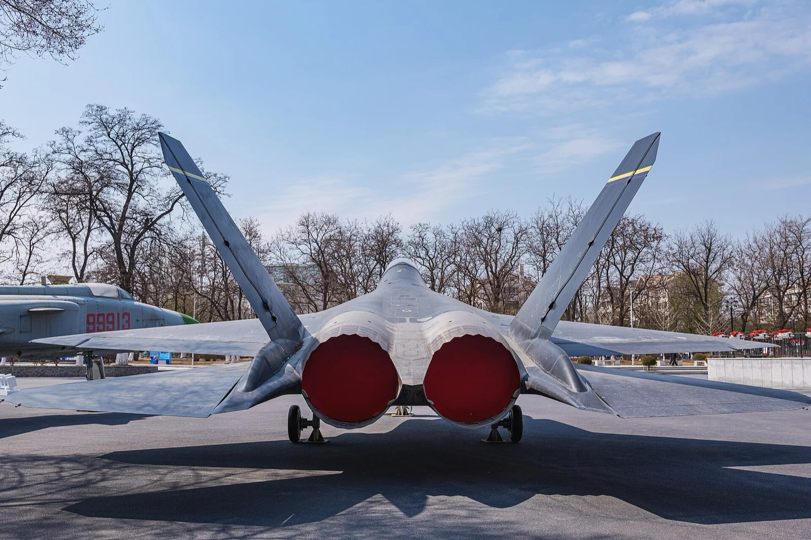 Dünyanın En İyi 10 Beşinci Nesil Savaş Uçağı: KAAN Zirvede — F-35, Su-57, J-20 Karşılaştırması 16 Shenyang J-35 FC-31 muharip uçağı önden görünüm