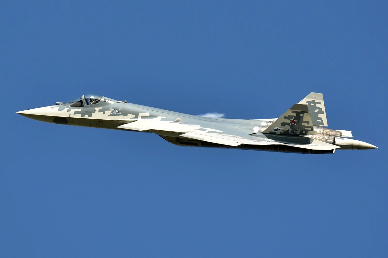 Dünyanın En İyi 10 Beşinci Nesil Savaş Uçağı: KAAN Zirvede — F-35, Su-57, J-20 Karşılaştırması 17 Sukhoi Su-57 muharip uçağı uçuş gösterisinde