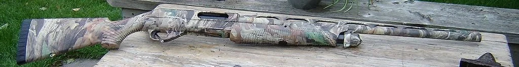Benelli Nova pompalı tüfek (kamuflaj)