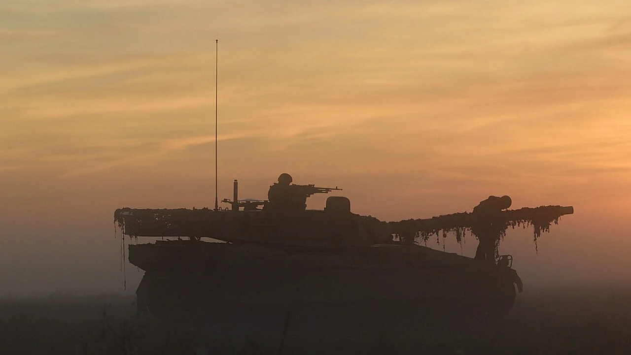 Tanque TAM del Ejército Argentino durante un ejercicio de tiro nocturno en Magdalena
