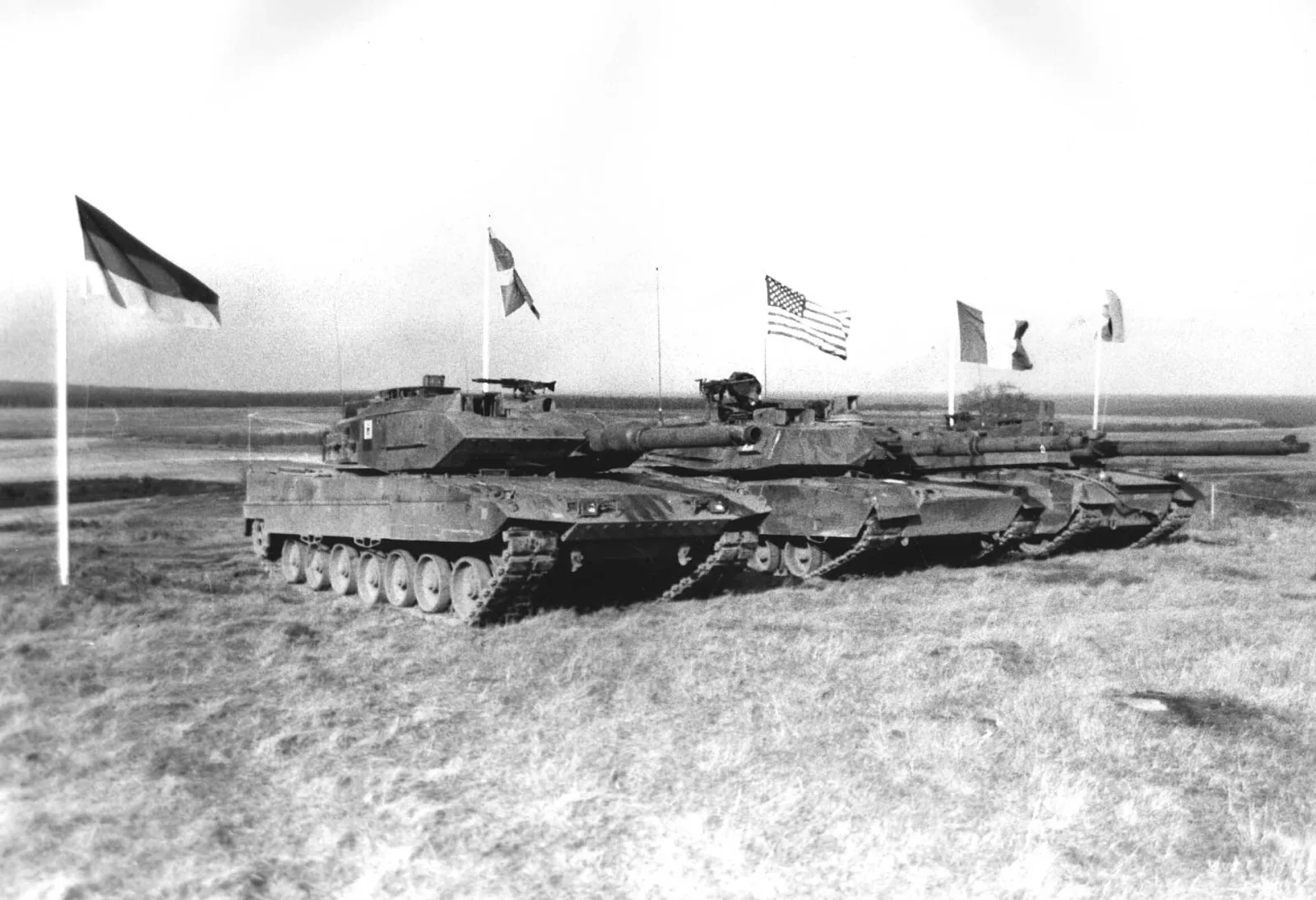 Abrams M1A2'nin 18 Yeni Kapasitesi 90 Leopard 2 Improved, M1 Abrams ve Leclerc İsveç denemelerinde yan yana