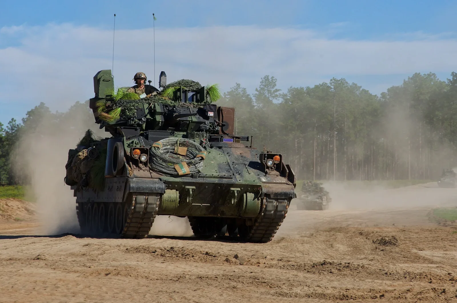 Dünyanın En Gelişmiş 15 Zırhlı Aracı 69 M2A4 Bradley piyade muharebe aracı tatbikatta