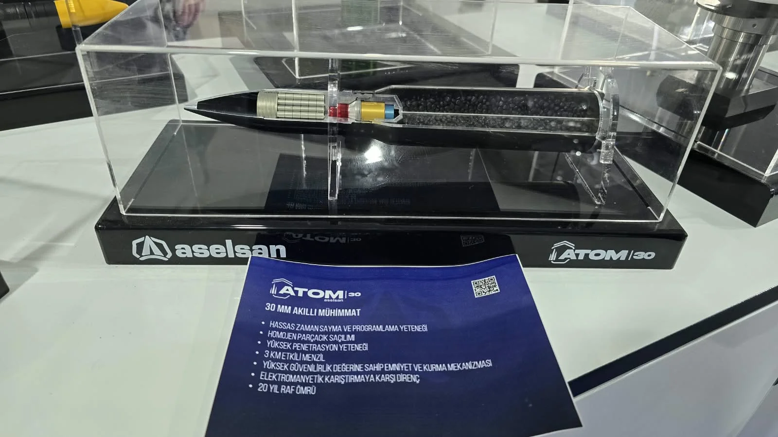 ATOM-30 30 mm akıllı mühimmat vitrini.