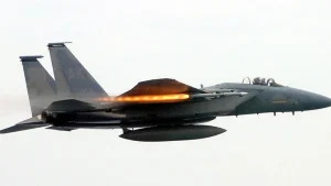 AIM-120 AMRAAM: характеристики, версии и страны-эксплуатанты