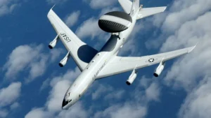 ¿Cómo funcionan los aviones AWACS? La torre de vigilancia volante