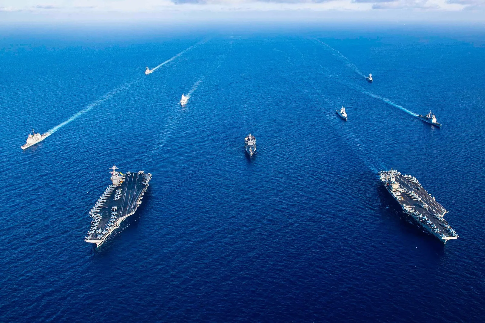 USS Gerald Ford'un 18 Devrim Niteliğindeki Özelliği 54 USS Gerald R. Ford ve USS Dwight D. Eisenhower uçak gemisi grupları Akdeniz'de