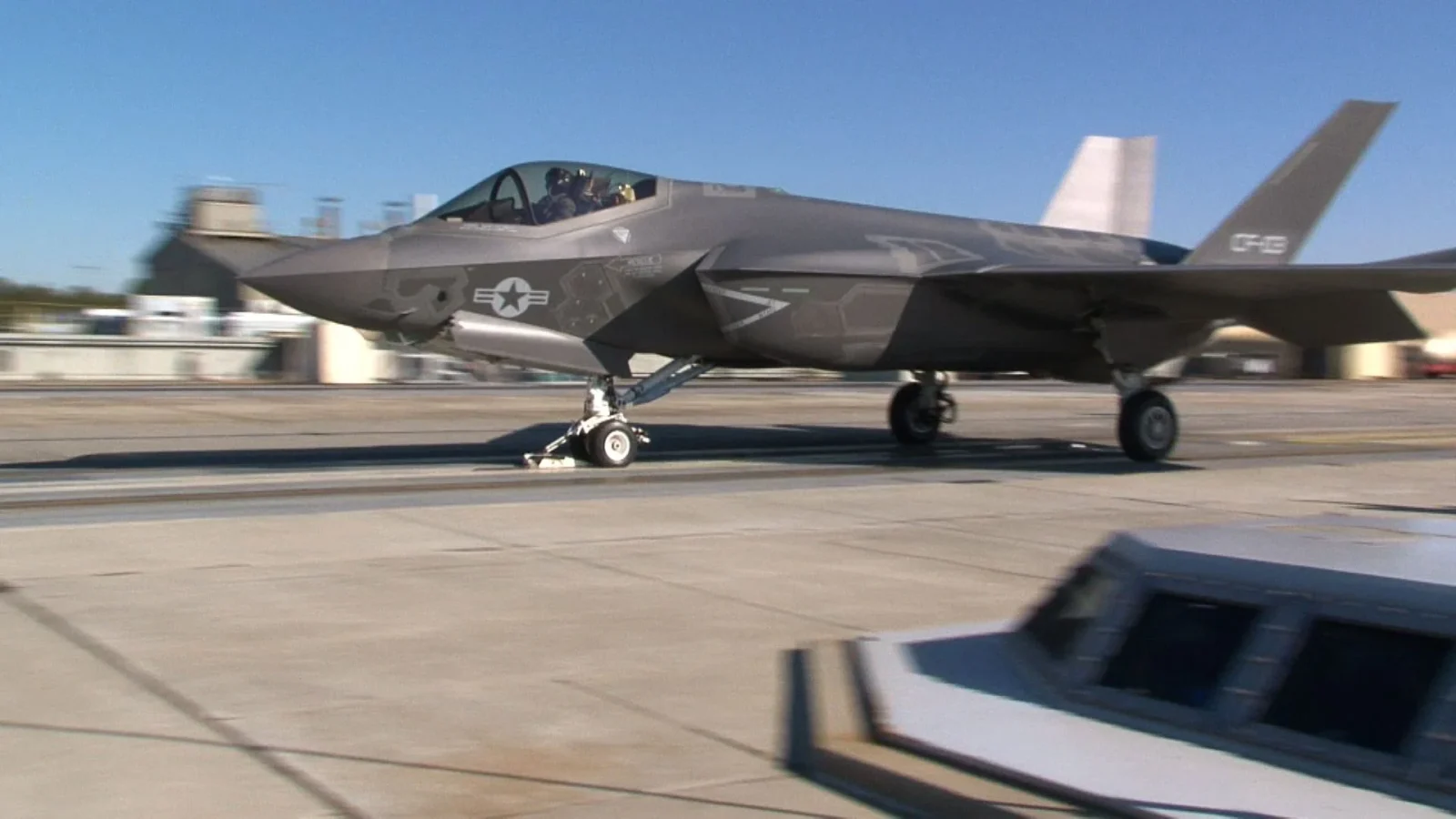 USS Gerald Ford'un 18 Devrim Niteliğindeki Özelliği 46 F-35C Lightning II test uçağı elektromanyetik katapulttan fırlatılırken
