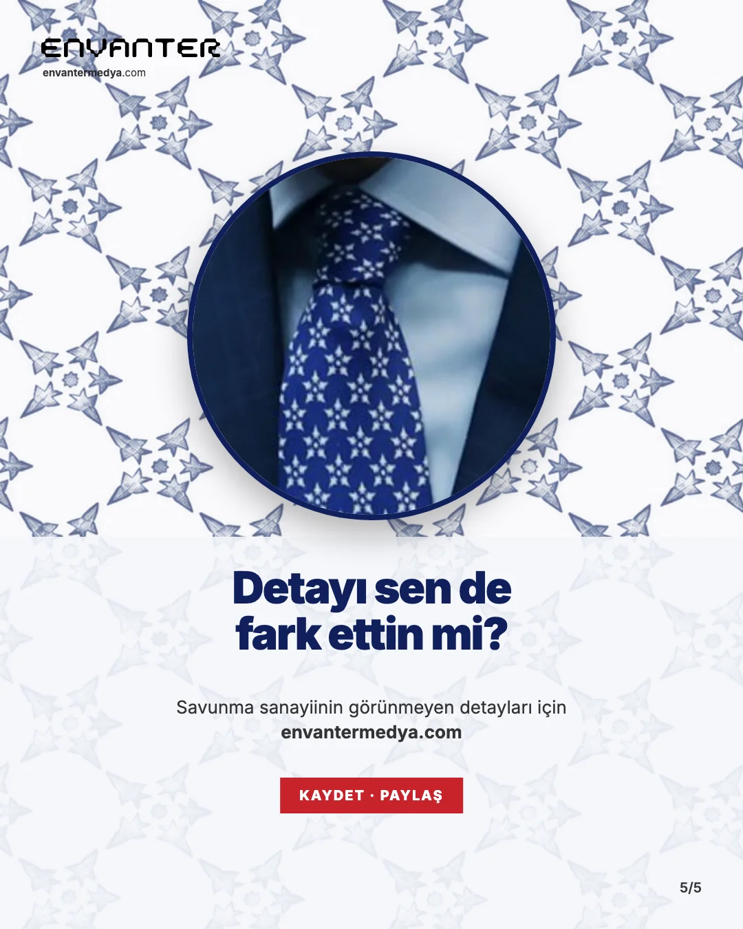 KAAN desenli kravatın yakın plan görüntüsü
